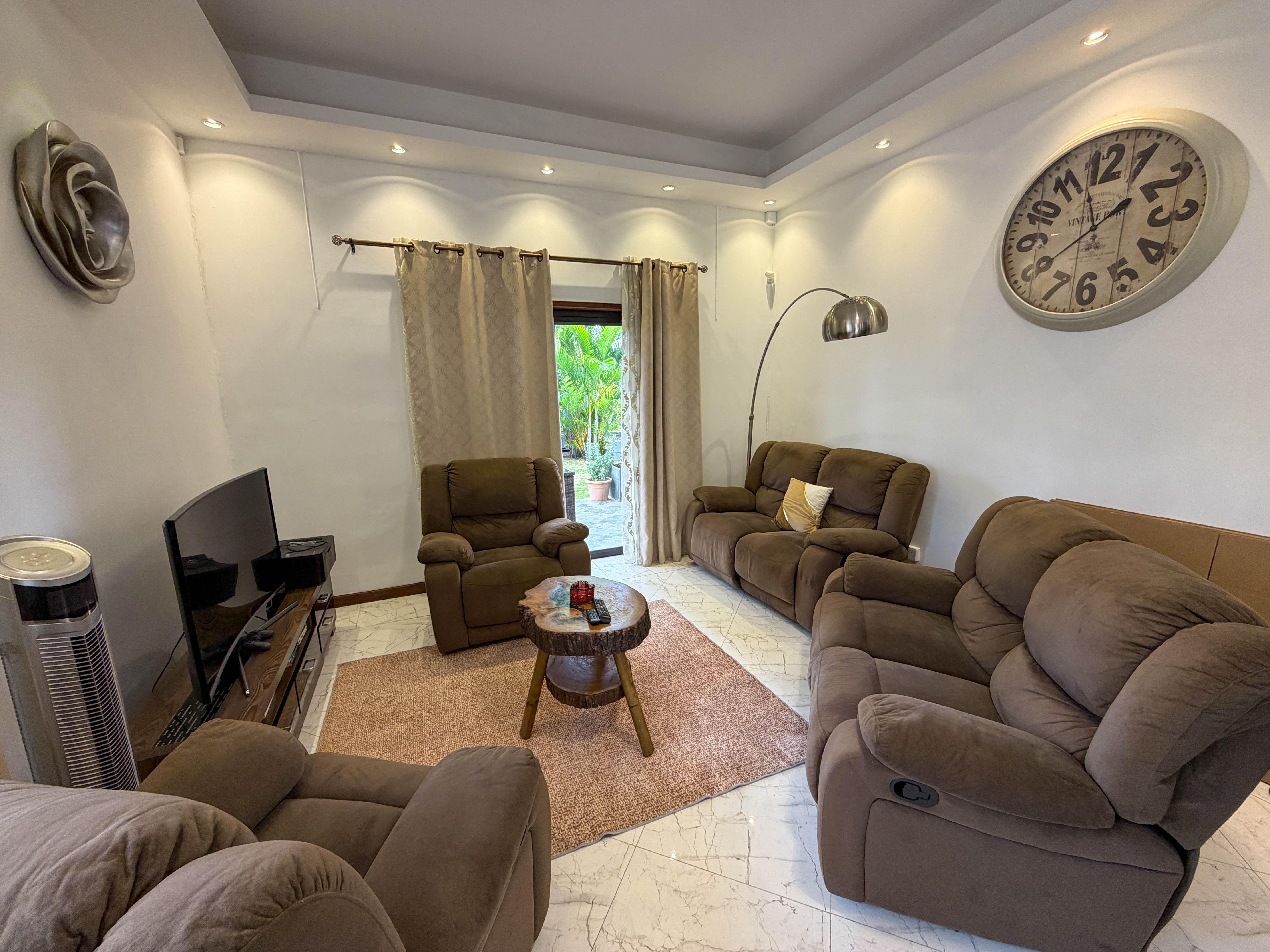 FOR RENT | 3-BEDROOM GROUND-FLOOR APARTMENT WITH PRIVATE GARDEN | MORCELLEMENT LE BOUT DU MONDE, EBÈNE 4