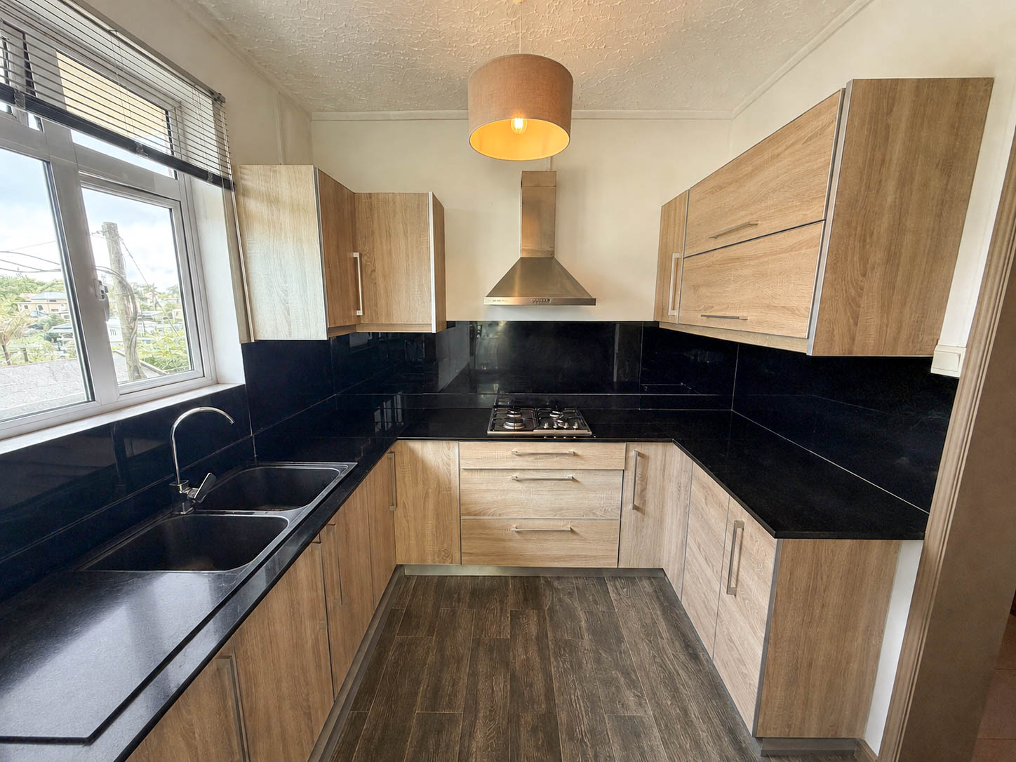 FOR SALE | A RENOVATED 2-BEDROOM APARTMENT OFF LEES AVENUE, CUREPIPE, RS 5M 5