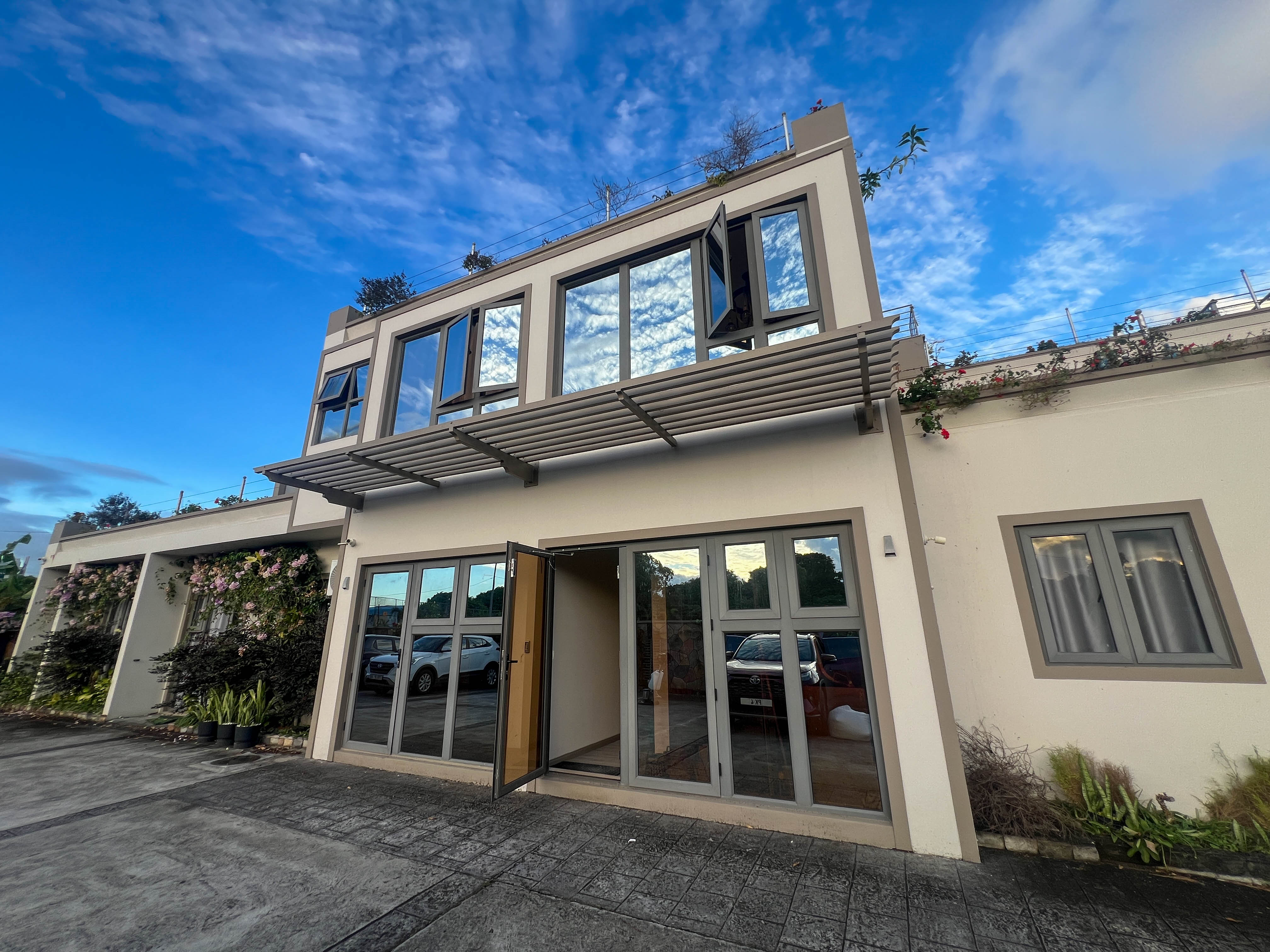 FOR RENT - 2-BEDROOM APARTMENT WITH POOL- EBÈNE 2