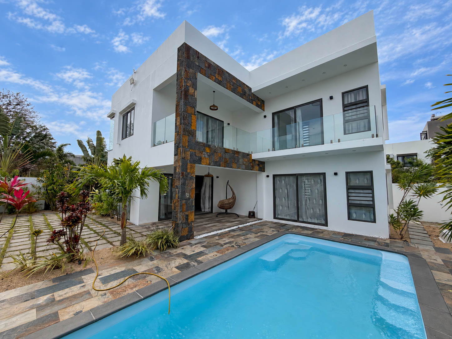 BRAND NEW FURNISHED VILLA WITH POOL | GRAND BAY | 3 AIR CONDITIONED BEDROOMS | RS 16.5M
