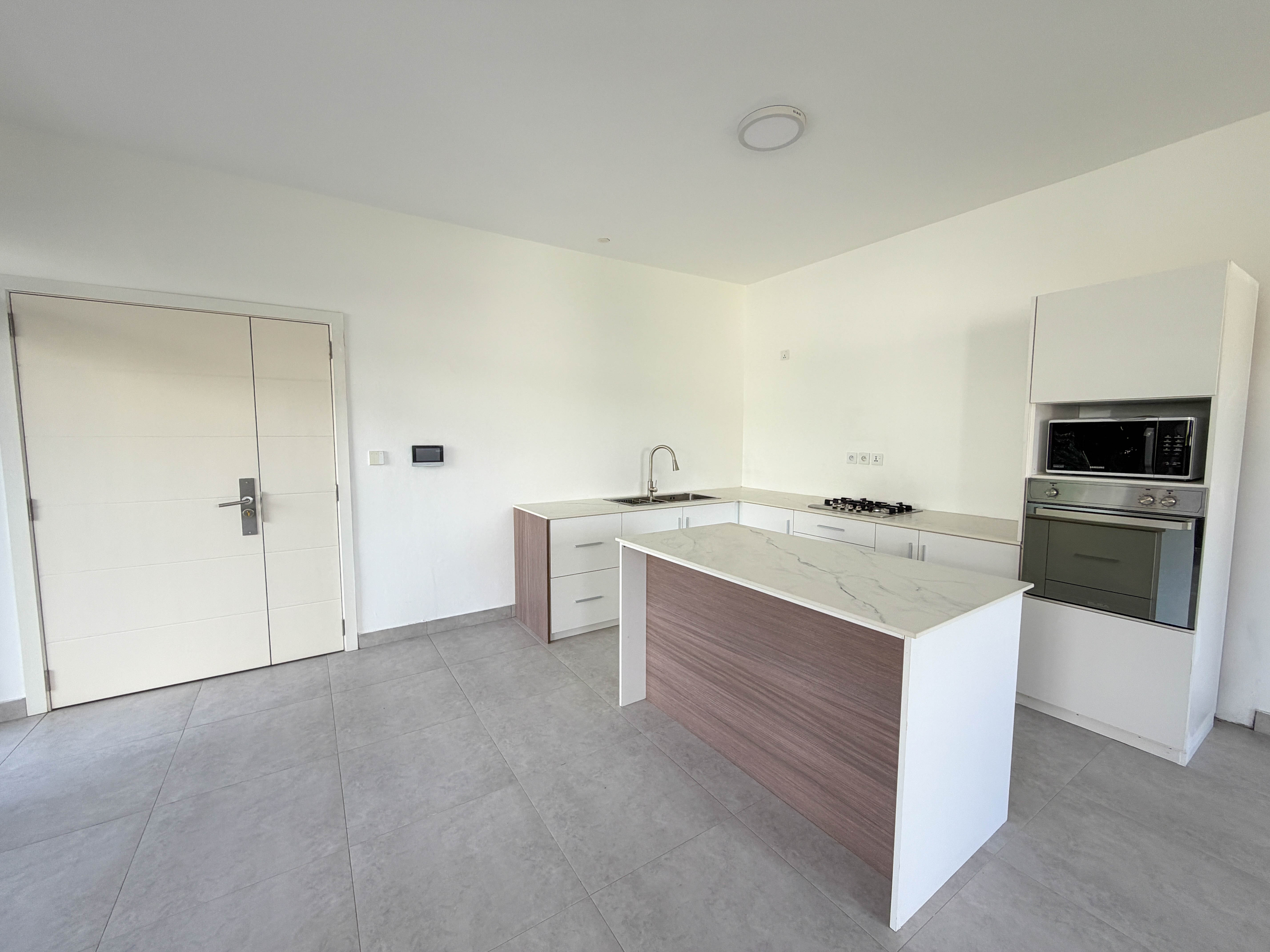 À VENDRE | APPARTEMENT DE 3 CHAMBRES | RÉSIDENCE VILLE DES FLEURS | VIEUX QUATRE-BORNES 4