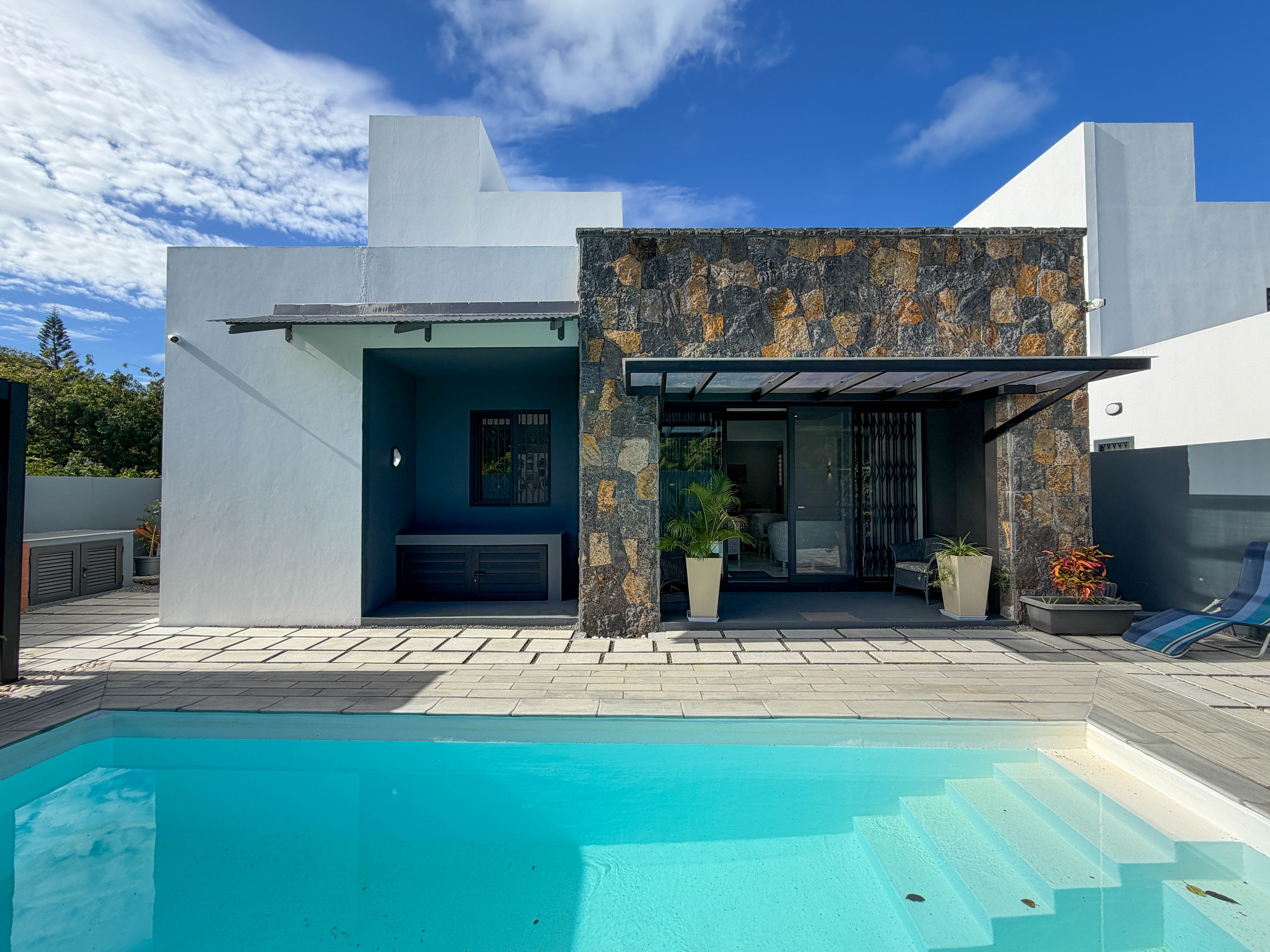 FOR SALE - A 300 SQM 3-BEDROOM VILLA IN CALODYNE, MINUTES WALK FROM THE BEACH