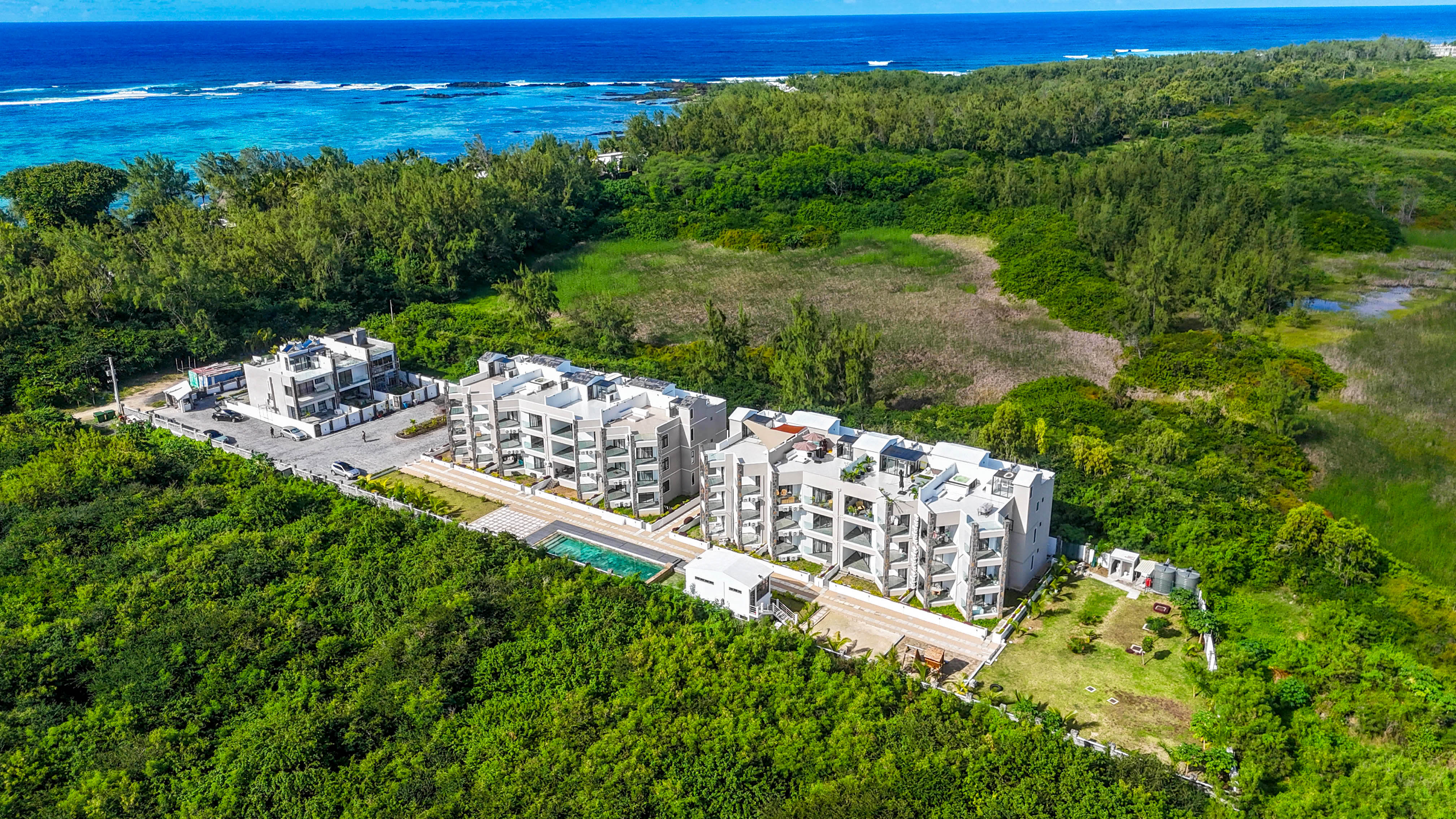 FOR SALE - 2-BEDROOM APARTMENT IN A GATED RESIDENCE- COASTAL ROAD - ROCHES NOIRES