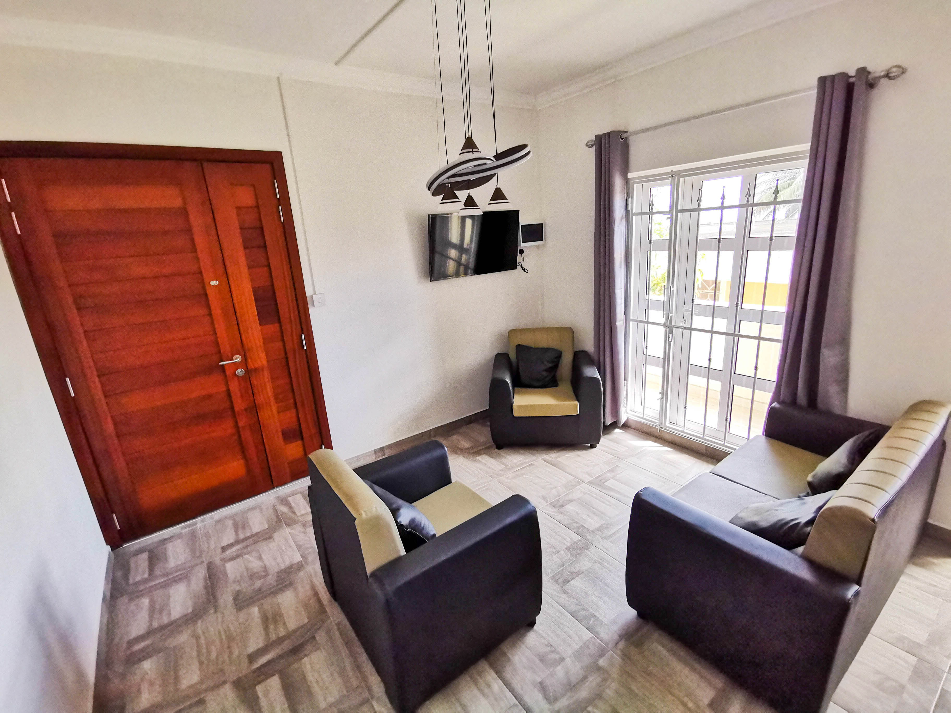 FOR RENT - 2-BEDROOM GROUND FLOOR APARTMENT - COROMANDEL 2