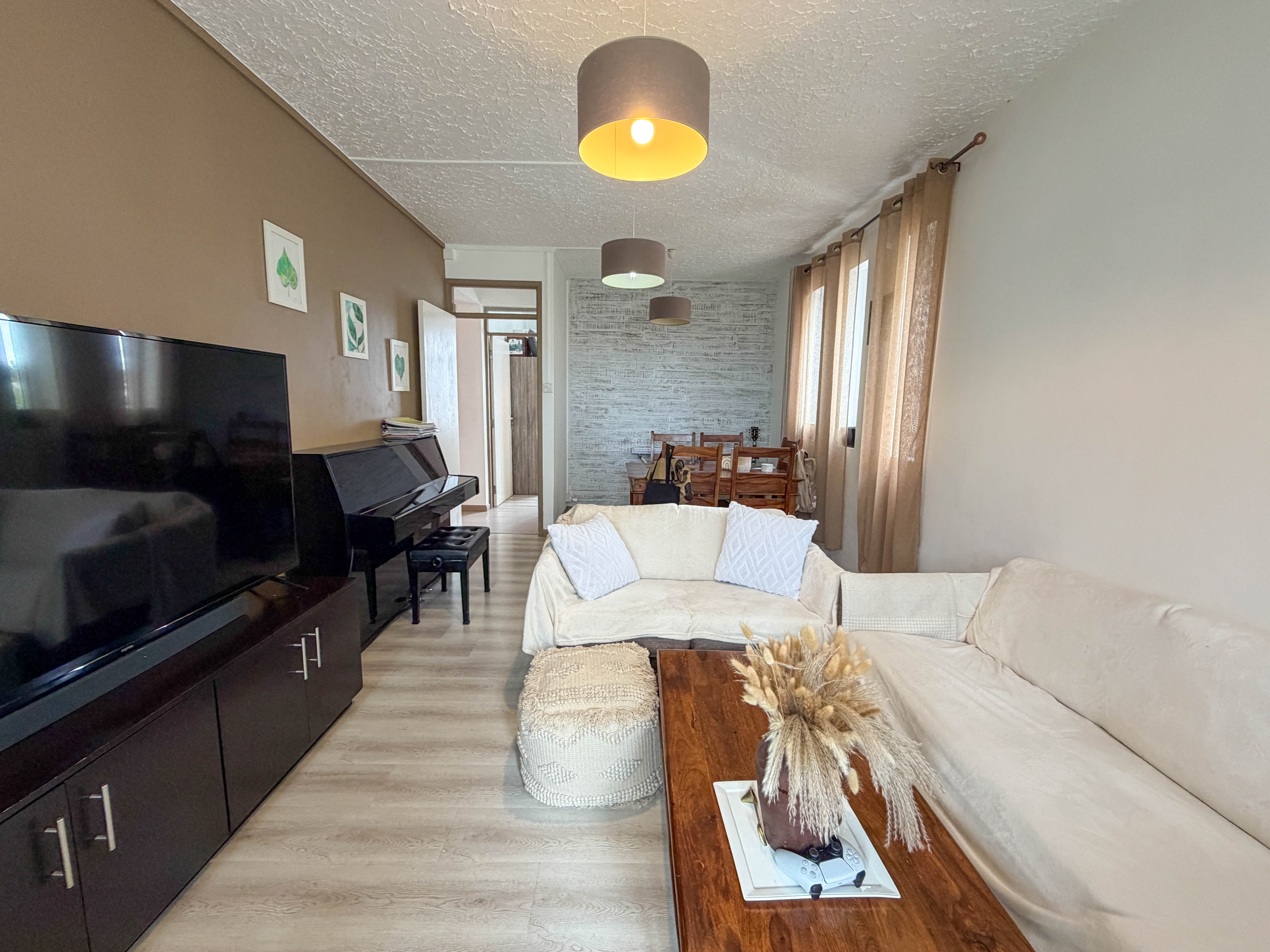 FOR SALE | A RENOVATED 2-BEDROOM APARTMENT OFF LEES AVENUE, CUREPIPE, RS 5M 2