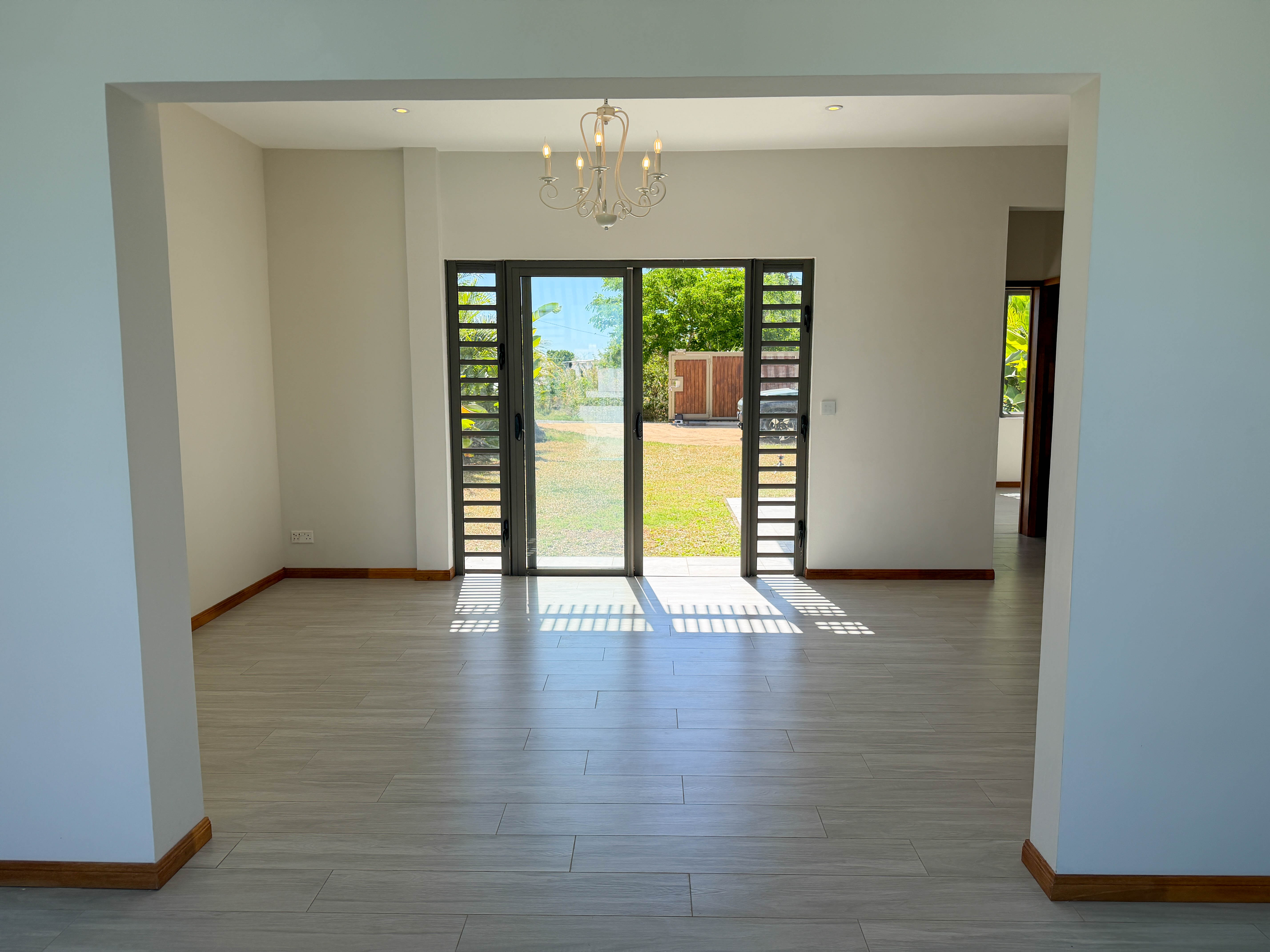 BRAND NEW HOUSE WITH POOL | 3 BEDROOMS + SEPARATE OFFICE + STORE ROOM | 110 TOISES | MONT MASCAL REGION | RS 12.9M 4