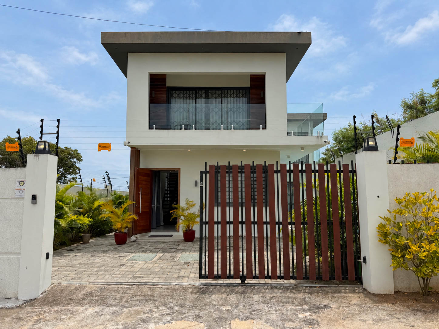 VILLA FOR RENT | PEREYBERE, CHEMIN 20 PIEDS | 4 BEDROOMS | POOL AND GARDEN | RS 85,000 PER MONTH