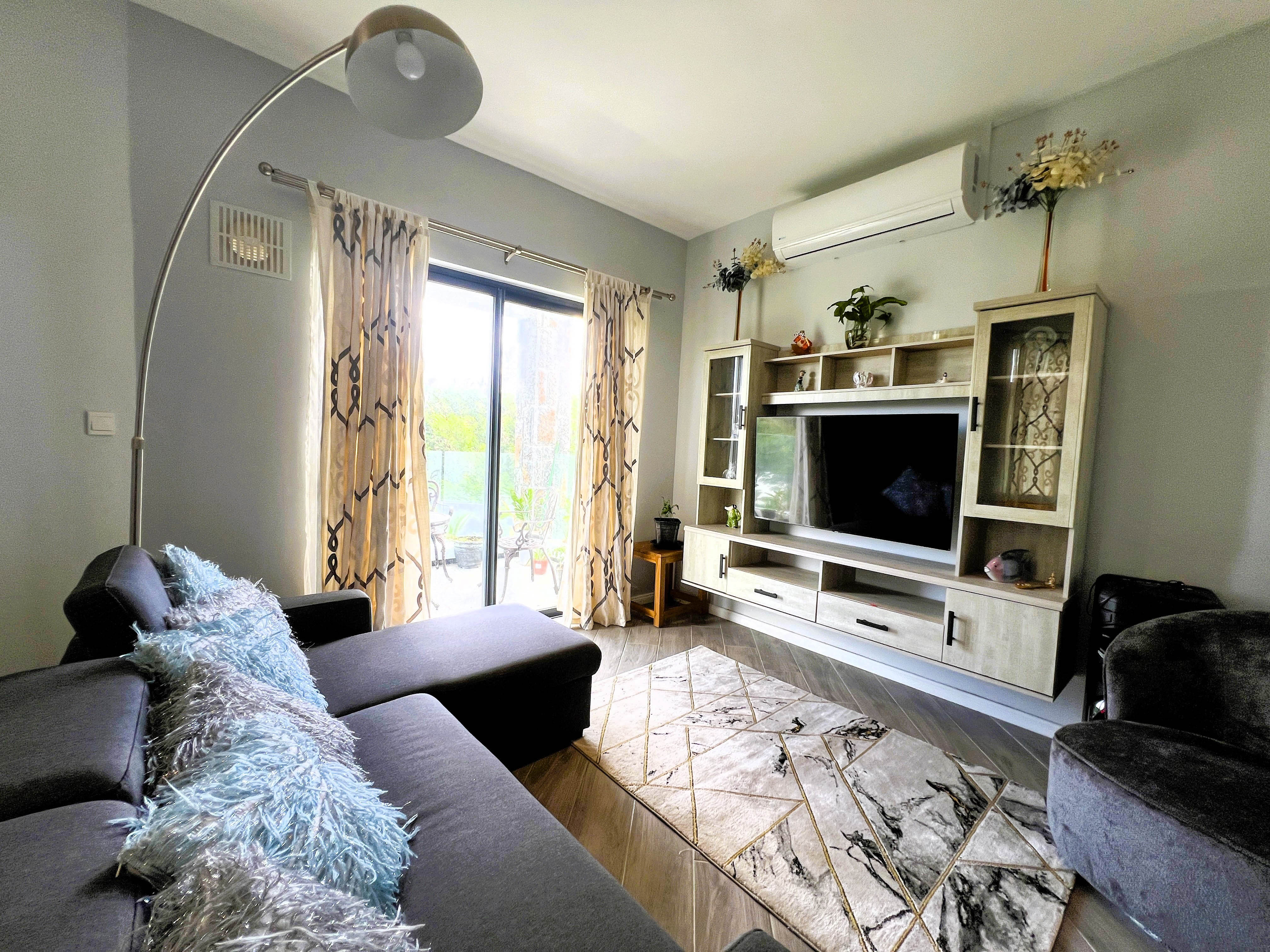 FOR SALE - 2-BEDROOM APARTMENT IN A GATED RESIDENCE- COASTAL ROAD - ROCHES NOIRES 5