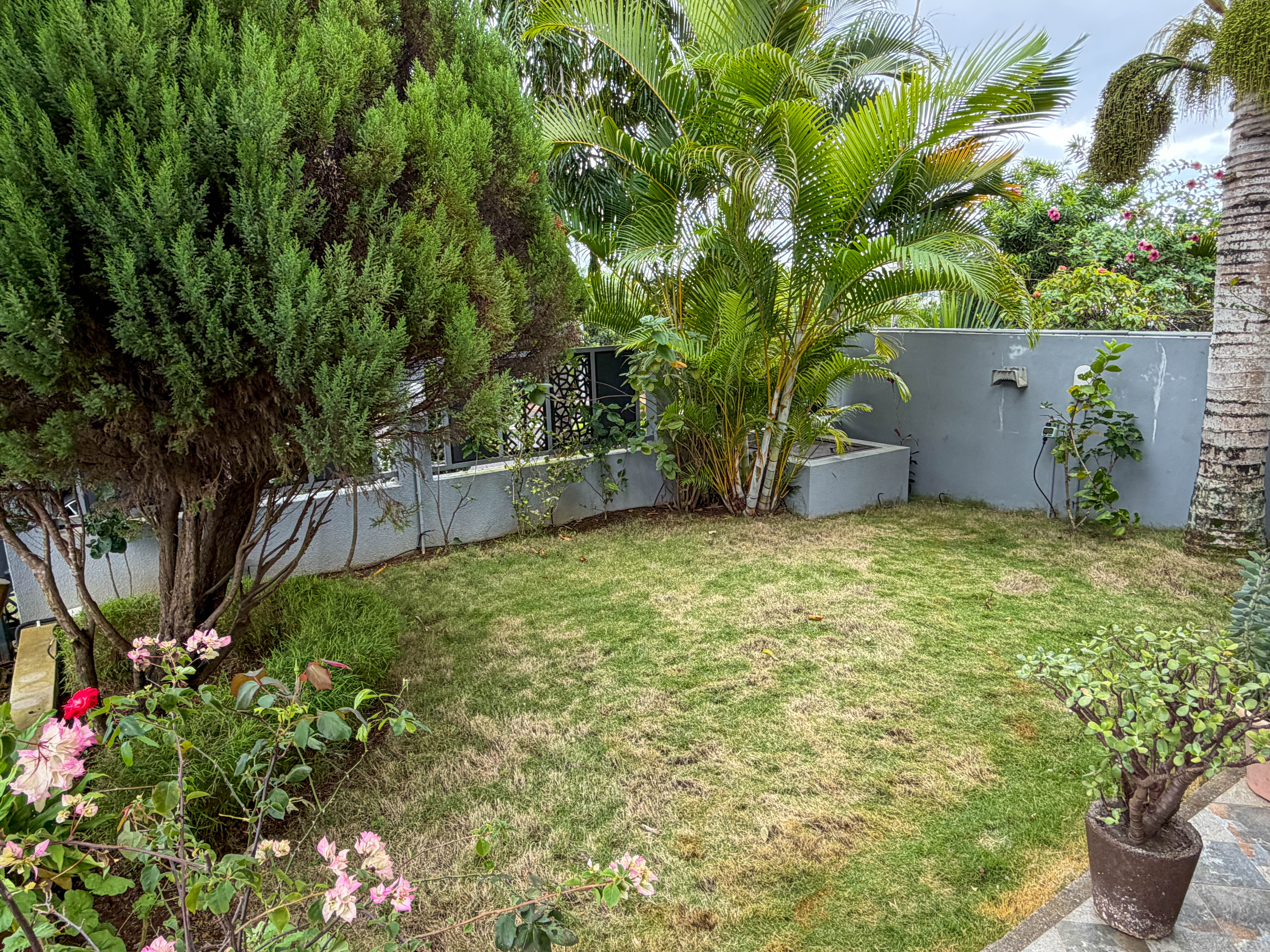 FOR RENT | 3-BEDROOM GROUND-FLOOR APARTMENT WITH PRIVATE GARDEN | MORCELLEMENT LE BOUT DU MONDE, EBÈNE 3