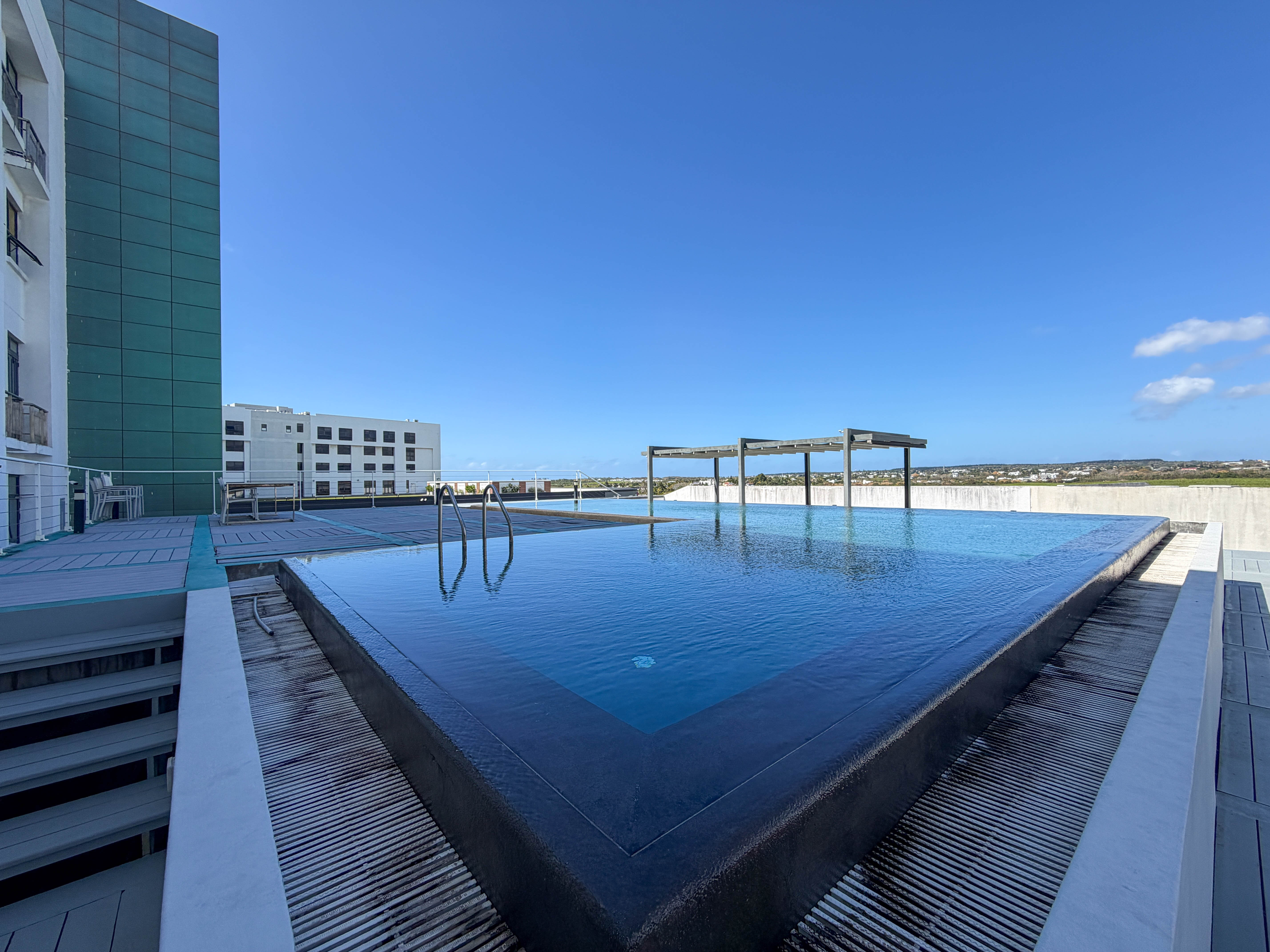FOR RENT- A 2-BEDROOM APARTMENT ON THE ESPLANADE OF LA CROISETTE, GRAND BAIE, RS 60,000 A MONTH