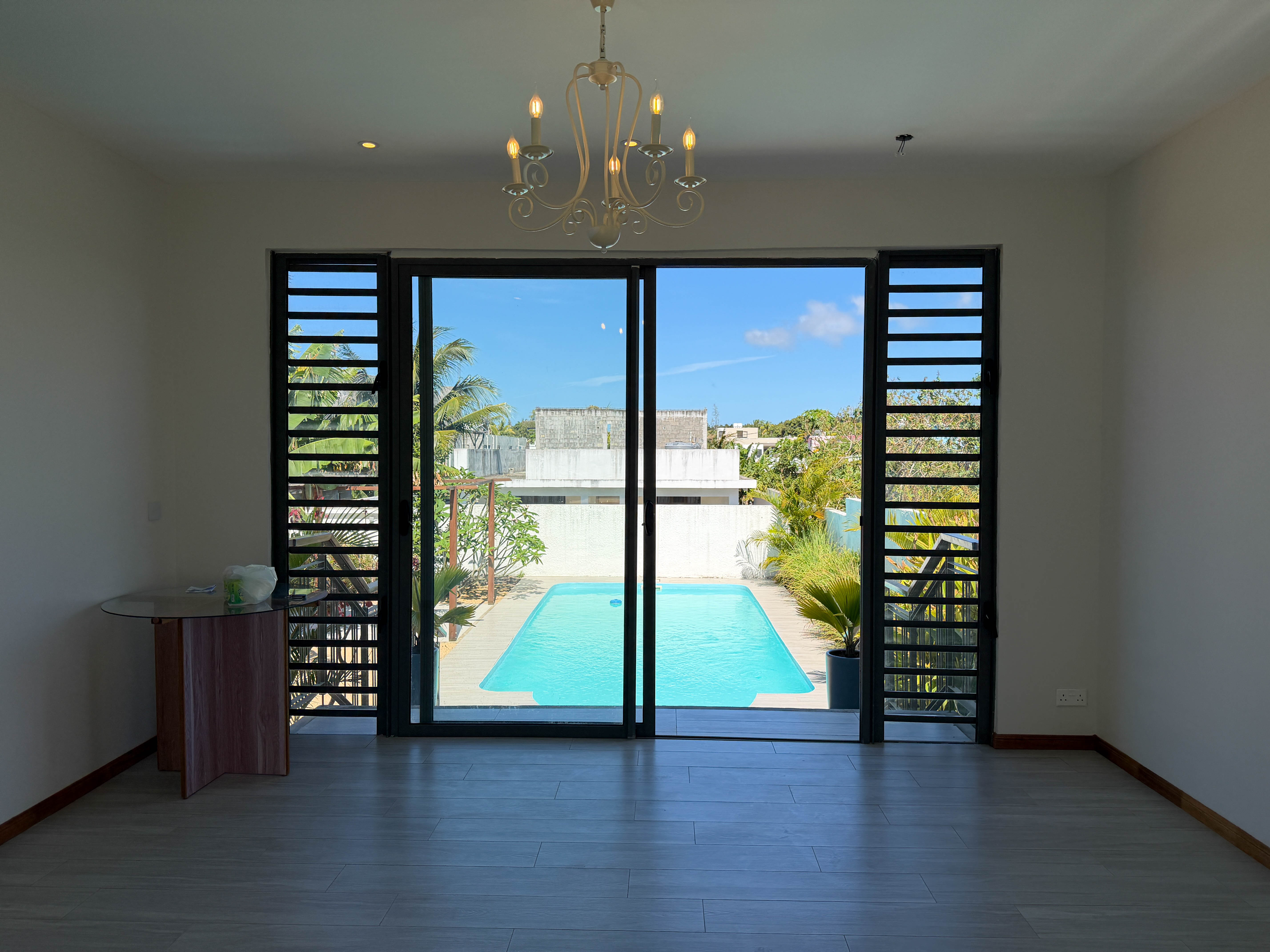BRAND NEW HOUSE WITH POOL | 3 BEDROOMS + SEPARATE OFFICE + STORE ROOM | 110 TOISES | MONT MASCAL REGION | RS 12.9M 3