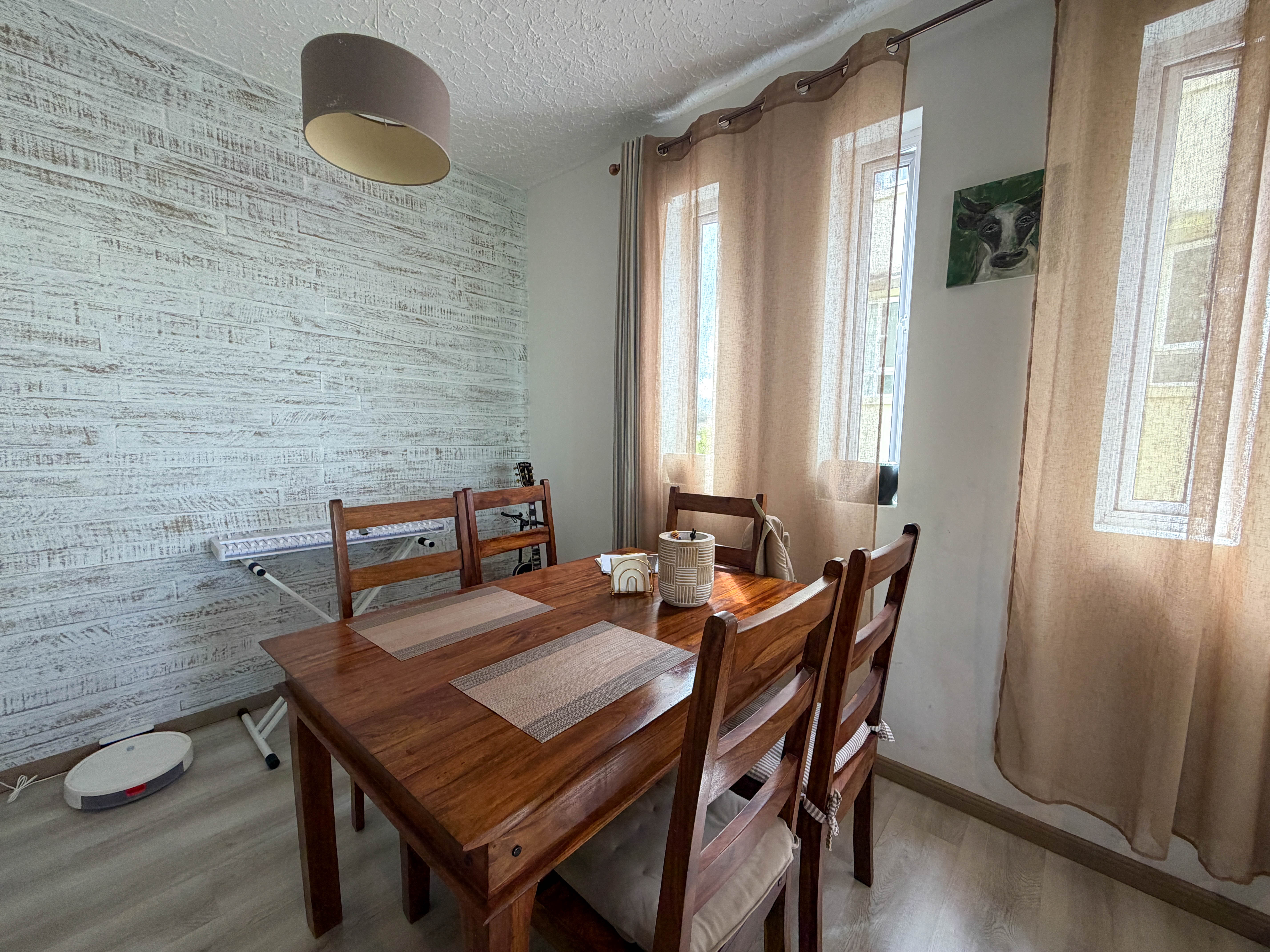 FOR SALE | A RENOVATED 2-BEDROOM APARTMENT OFF LEES AVENUE, CUREPIPE, RS 5M 4
