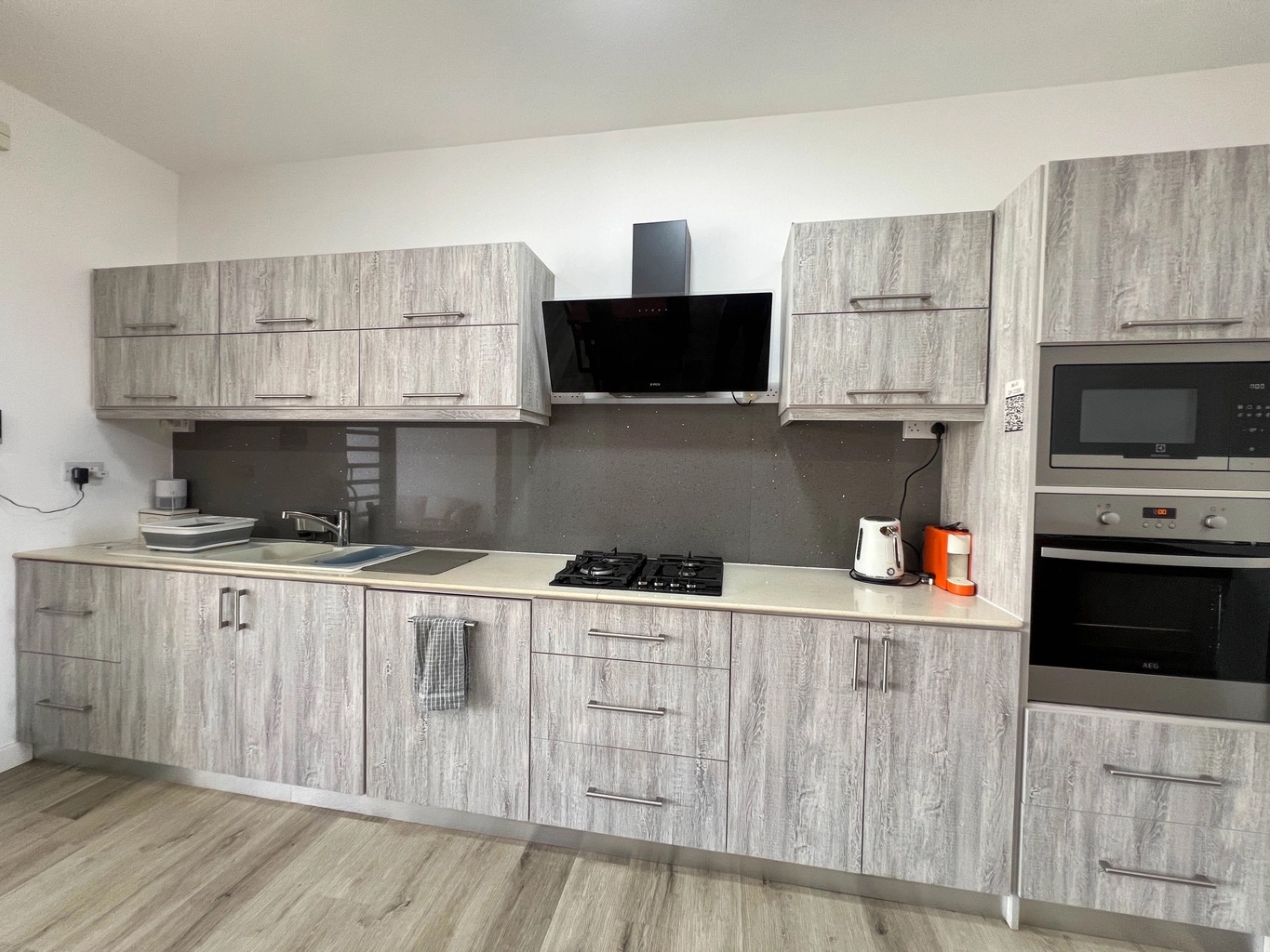FOR RENT - 3-BEDROOM APARTMENT - ALBION 5