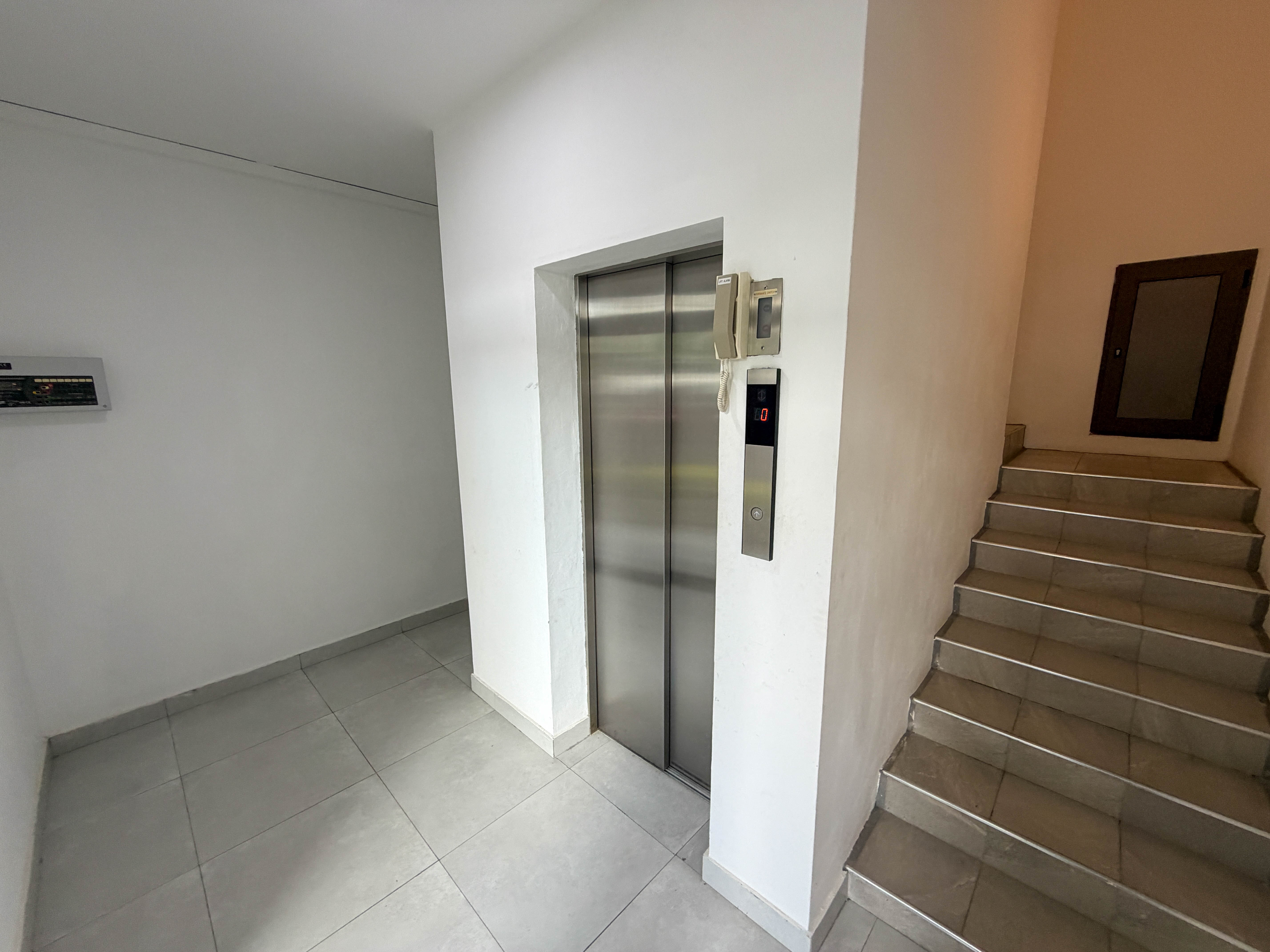 À VENDRE | APPARTEMENT DE 3 CHAMBRES | RÉSIDENCE VILLE DES FLEURS | VIEUX QUATRE-BORNES 2
