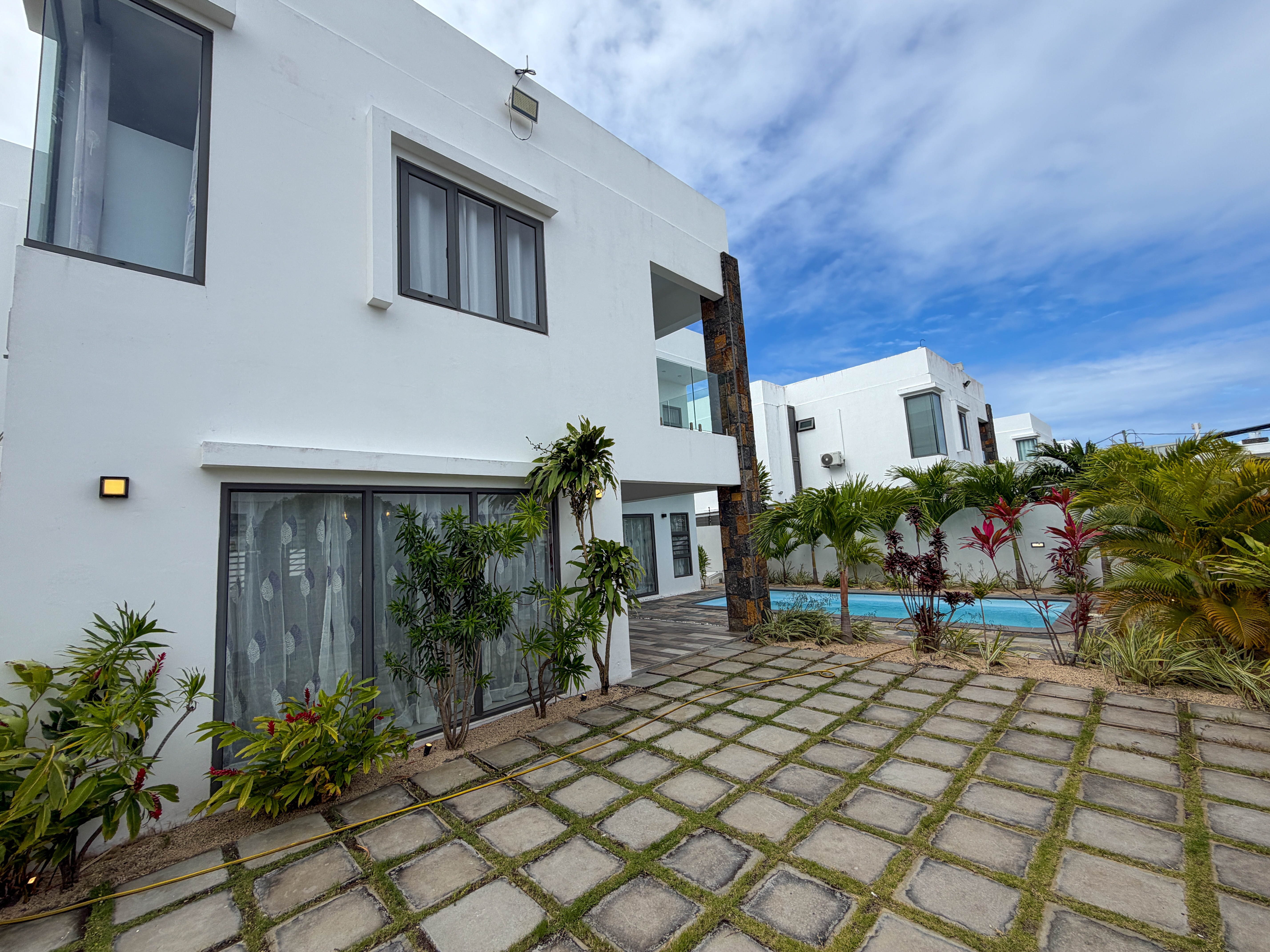 BRAND NEW FURNISHED VILLA WITH POOL | GRAND BAY | 3 AIR CONDITIONED BEDROOMS | RS 16.5M 2