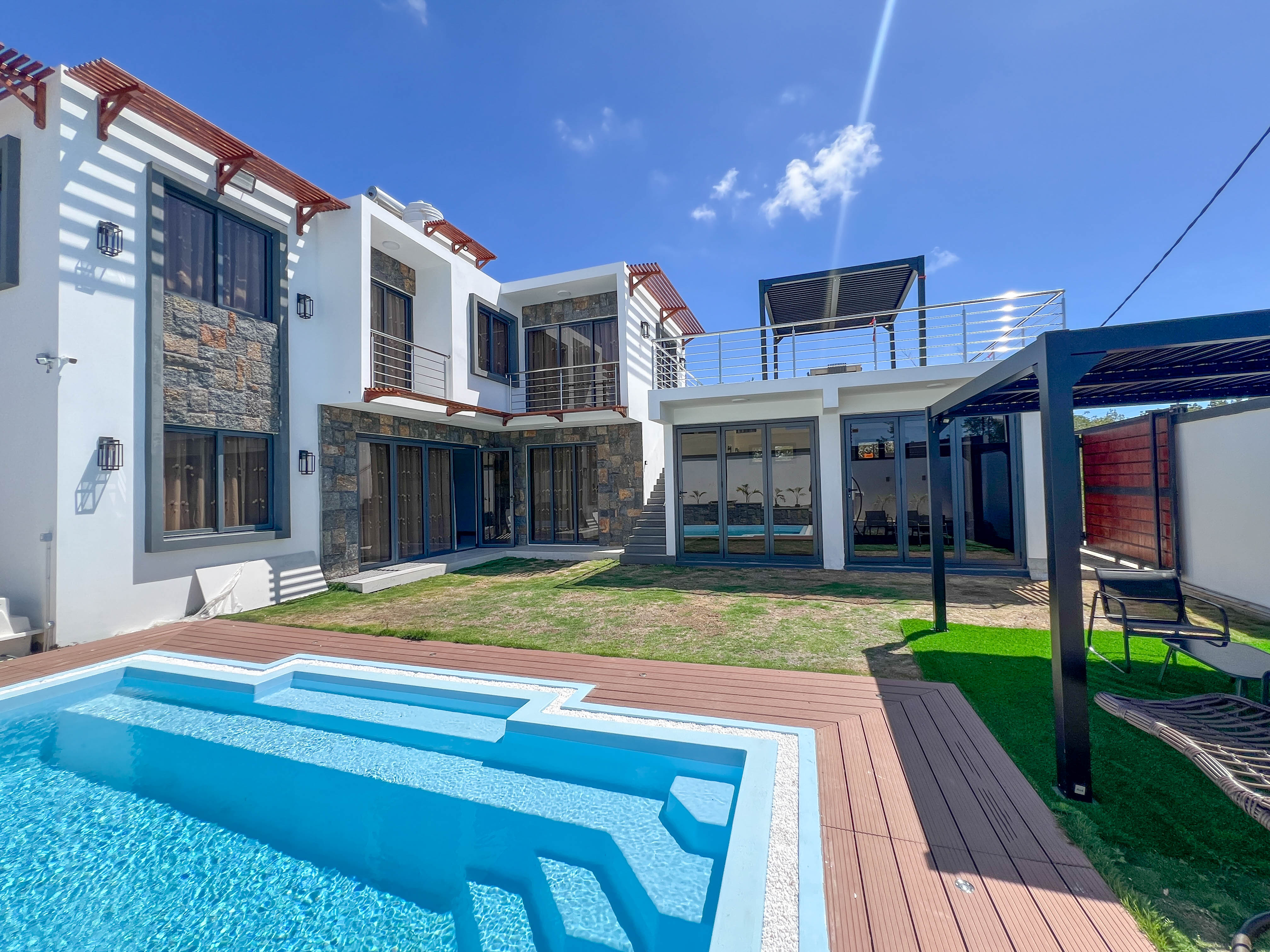 FOR RENT | MODERN 3-BEDROOM VILLA WITH POOL | GRAND BAY 2