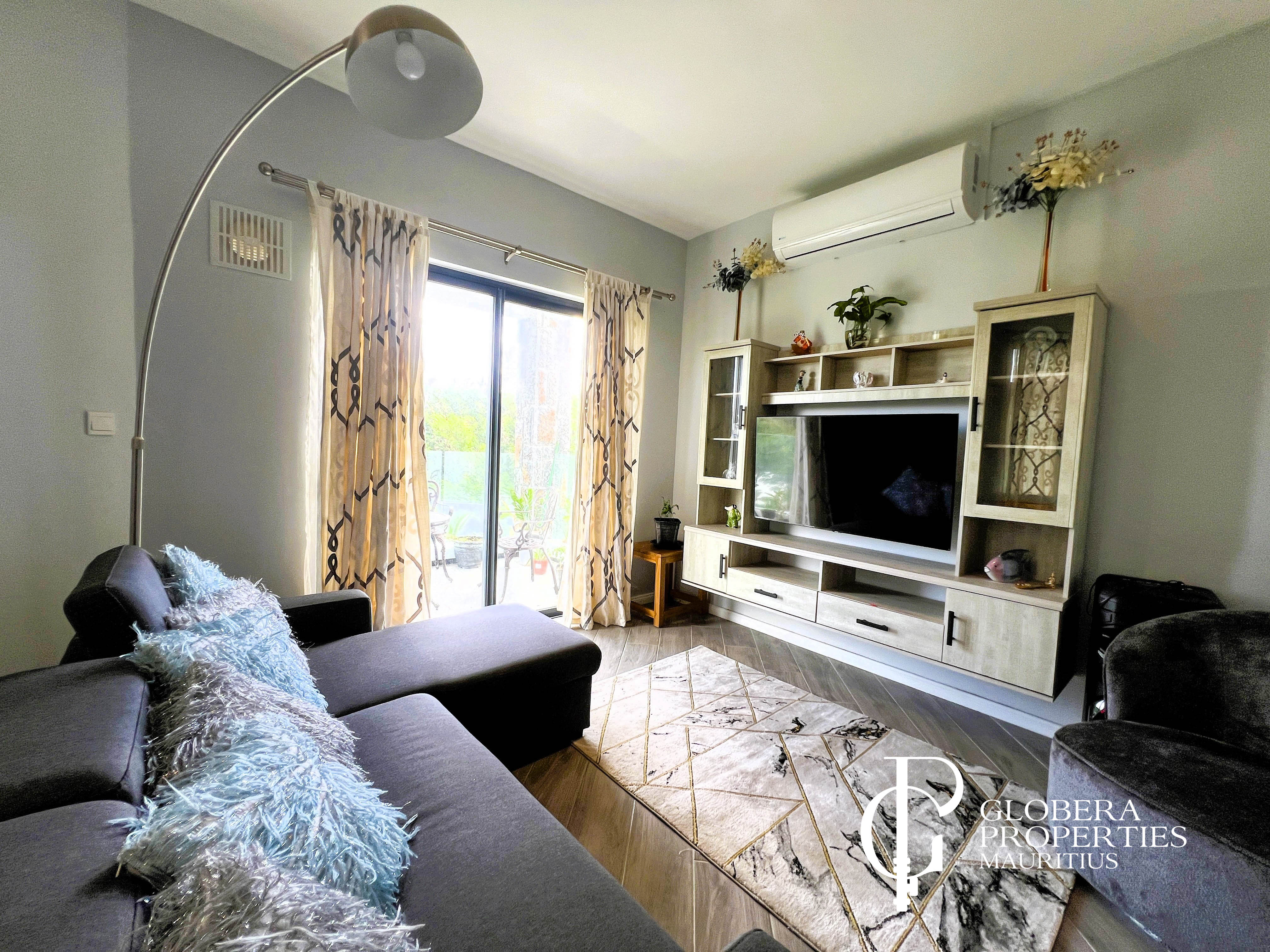 FOR SALE - 2-BEDROOM APARTMENT IN A GATED RESIDENCE- COASTAL ROAD - ROCHES NOIRES 5