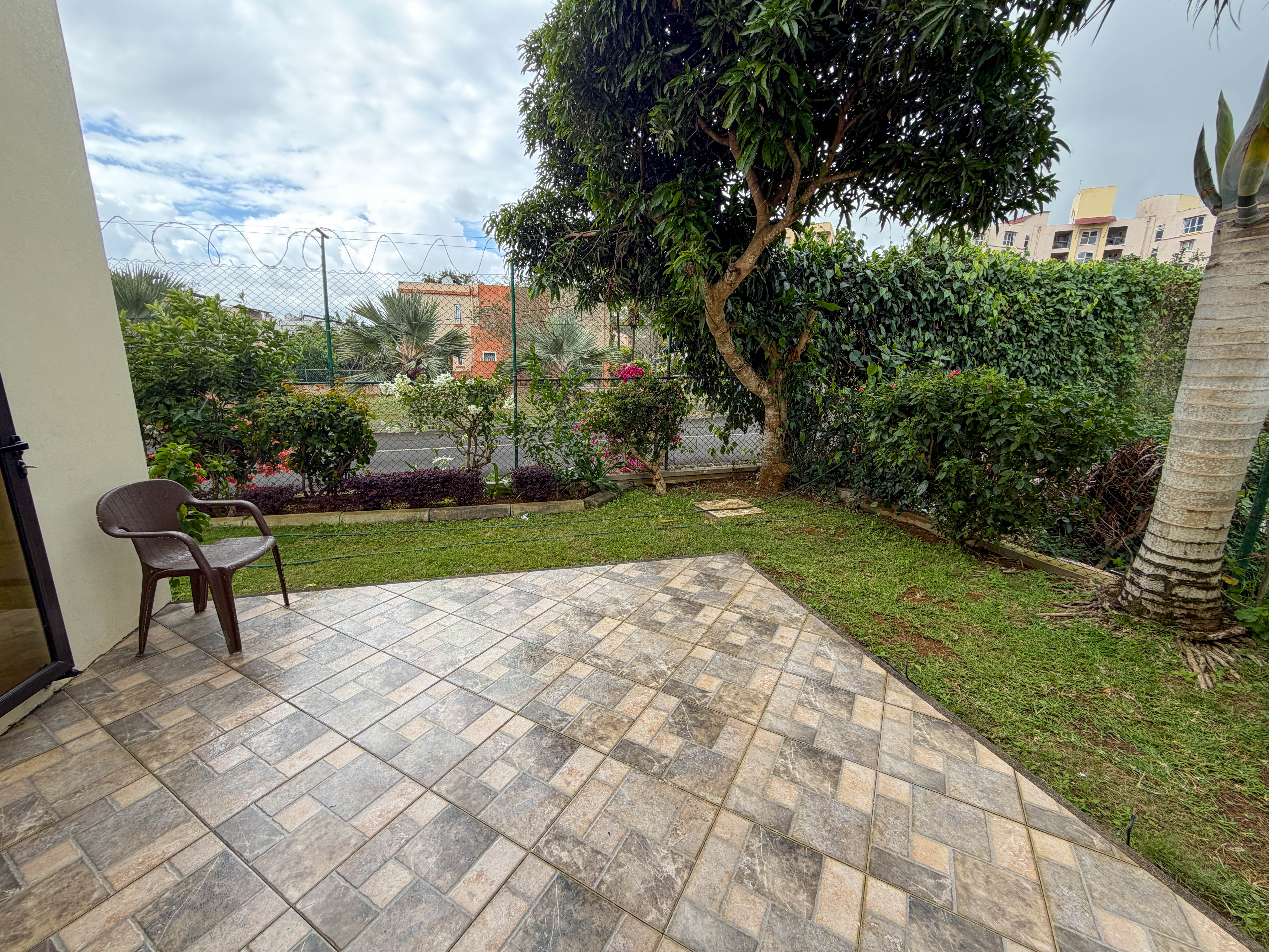 FOR RENT | 3-BEDROOM GROUND-FLOOR APARTMENT WITH PRIVATE GARDEN | MORCELLEMENT LE BOUT DU MONDE, EBÈNE 2