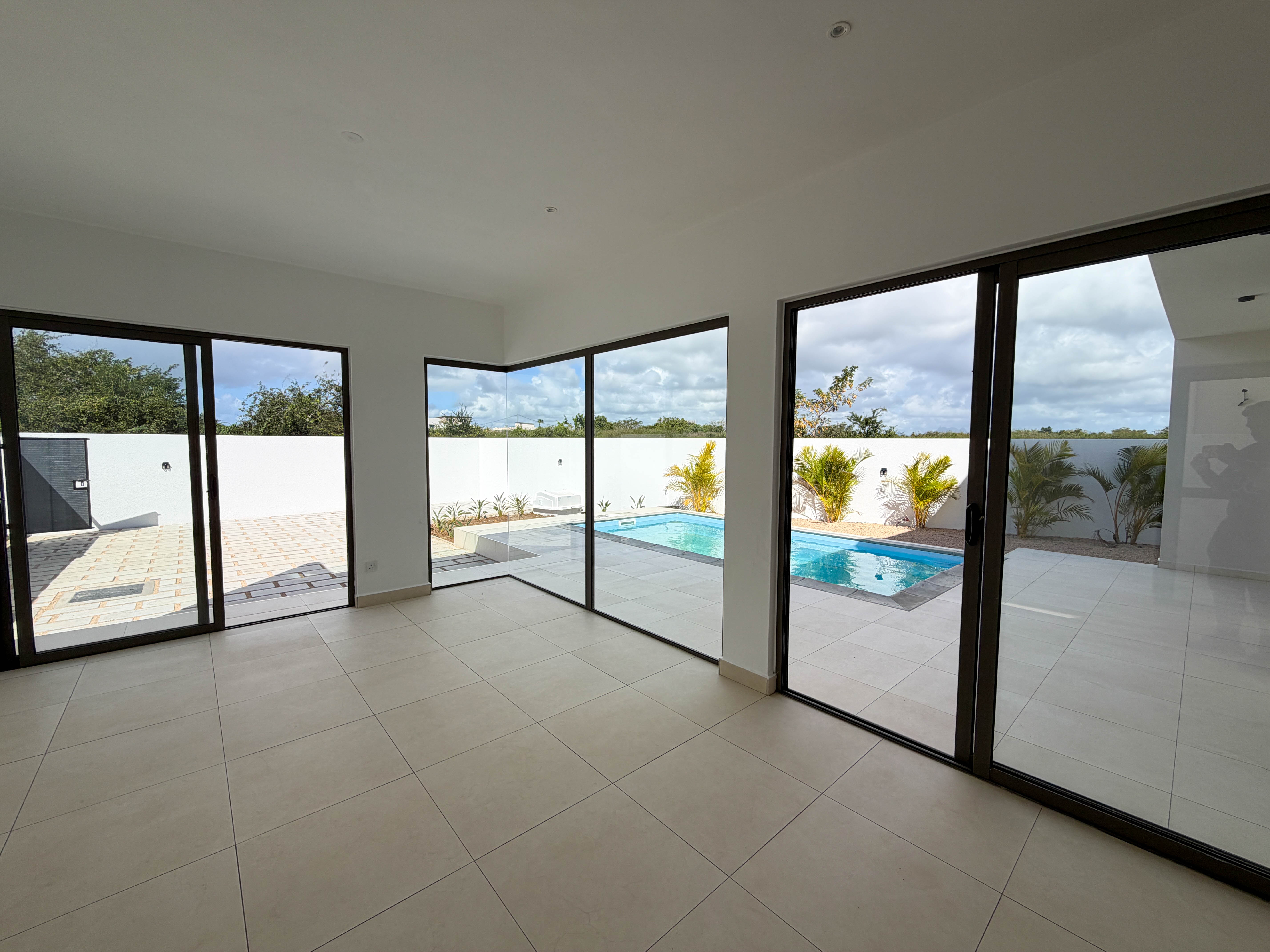 7 NEW VILLAS WITH SHARP, MODERN ARCHITECTURE, ONE ALREADY MOVE IN READY, CAP MALHEUREUX 2