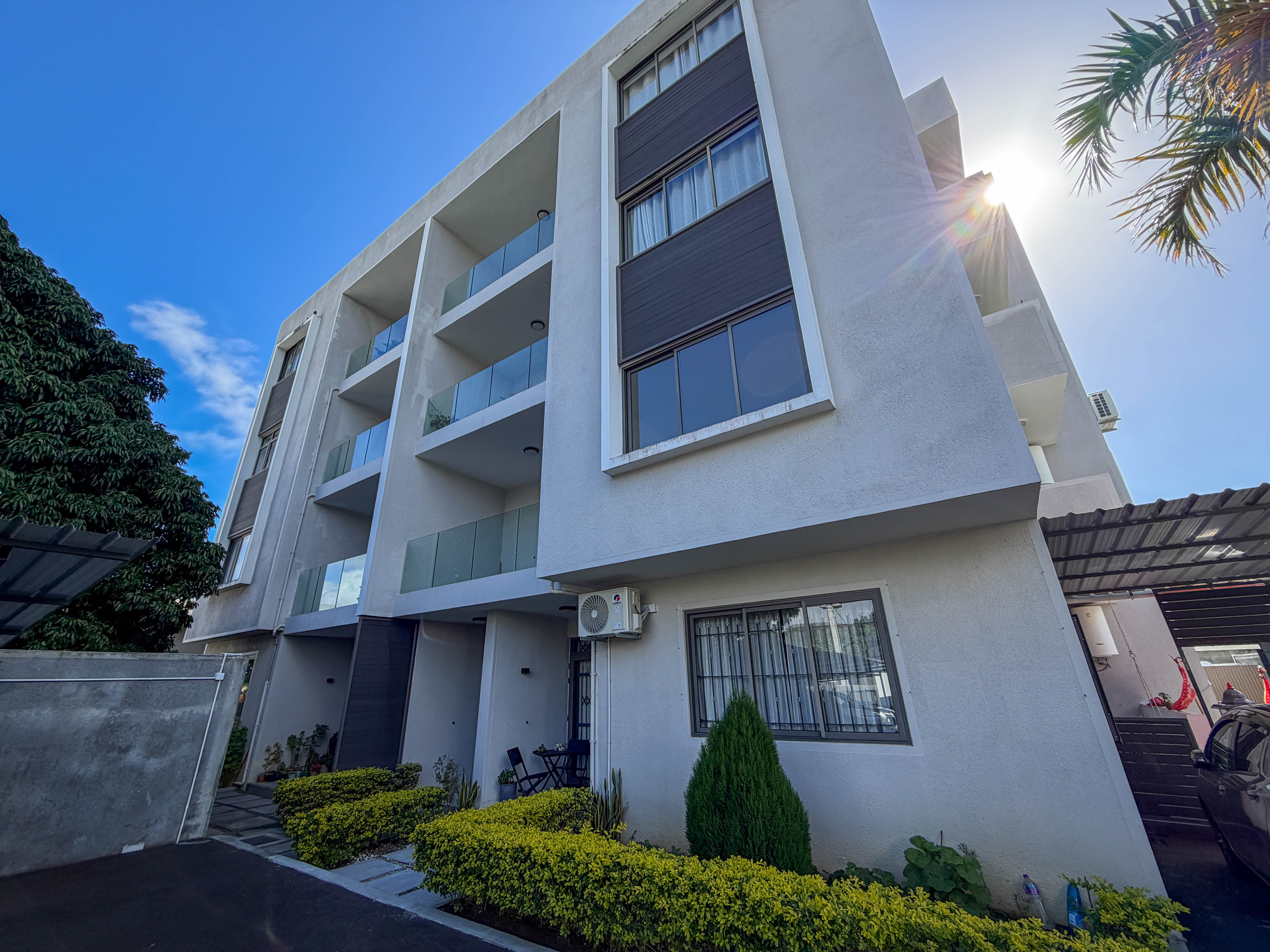 À VENDRE | APPARTEMENT DE 3 CHAMBRES | RÉSIDENCE VILLE DES FLEURS | VIEUX QUATRE-BORNES