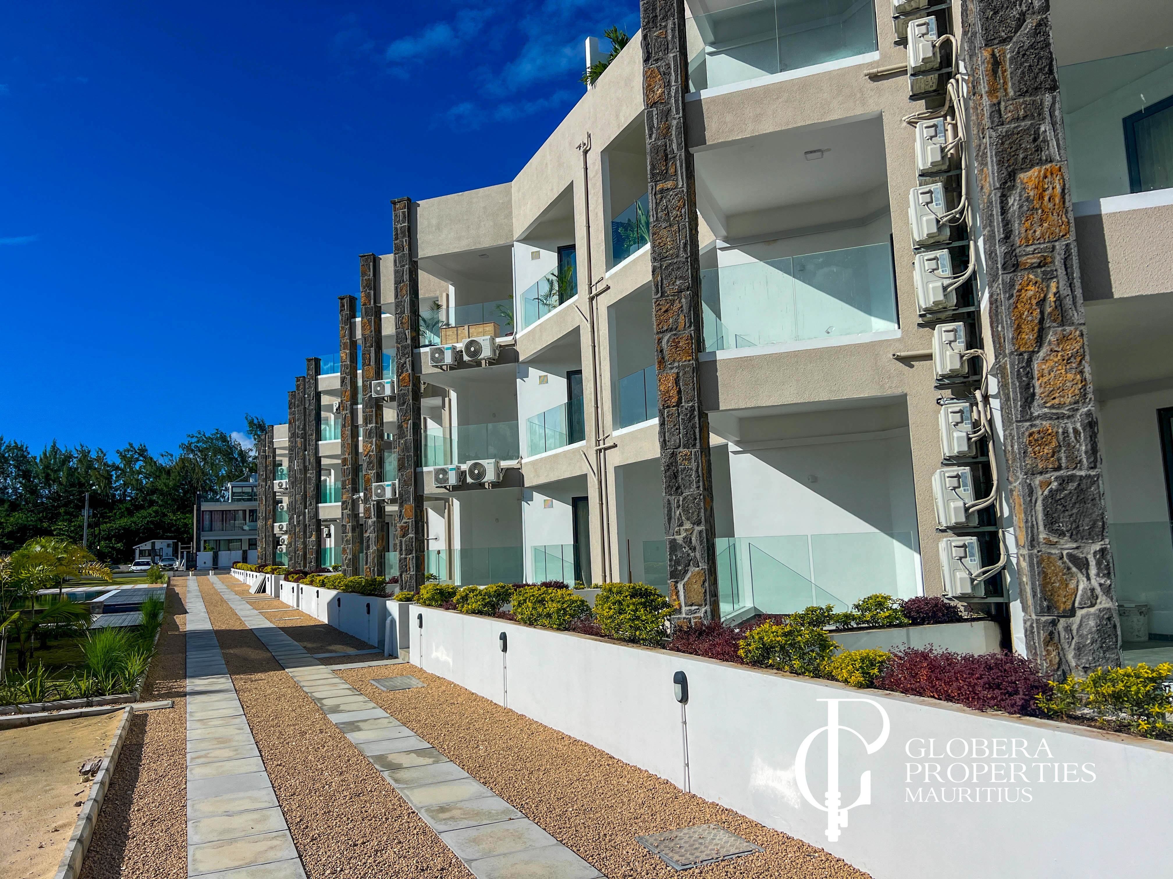 FOR SALE - 2-BEDROOM APARTMENT IN A GATED RESIDENCE- COASTAL ROAD - ROCHES NOIRES 3