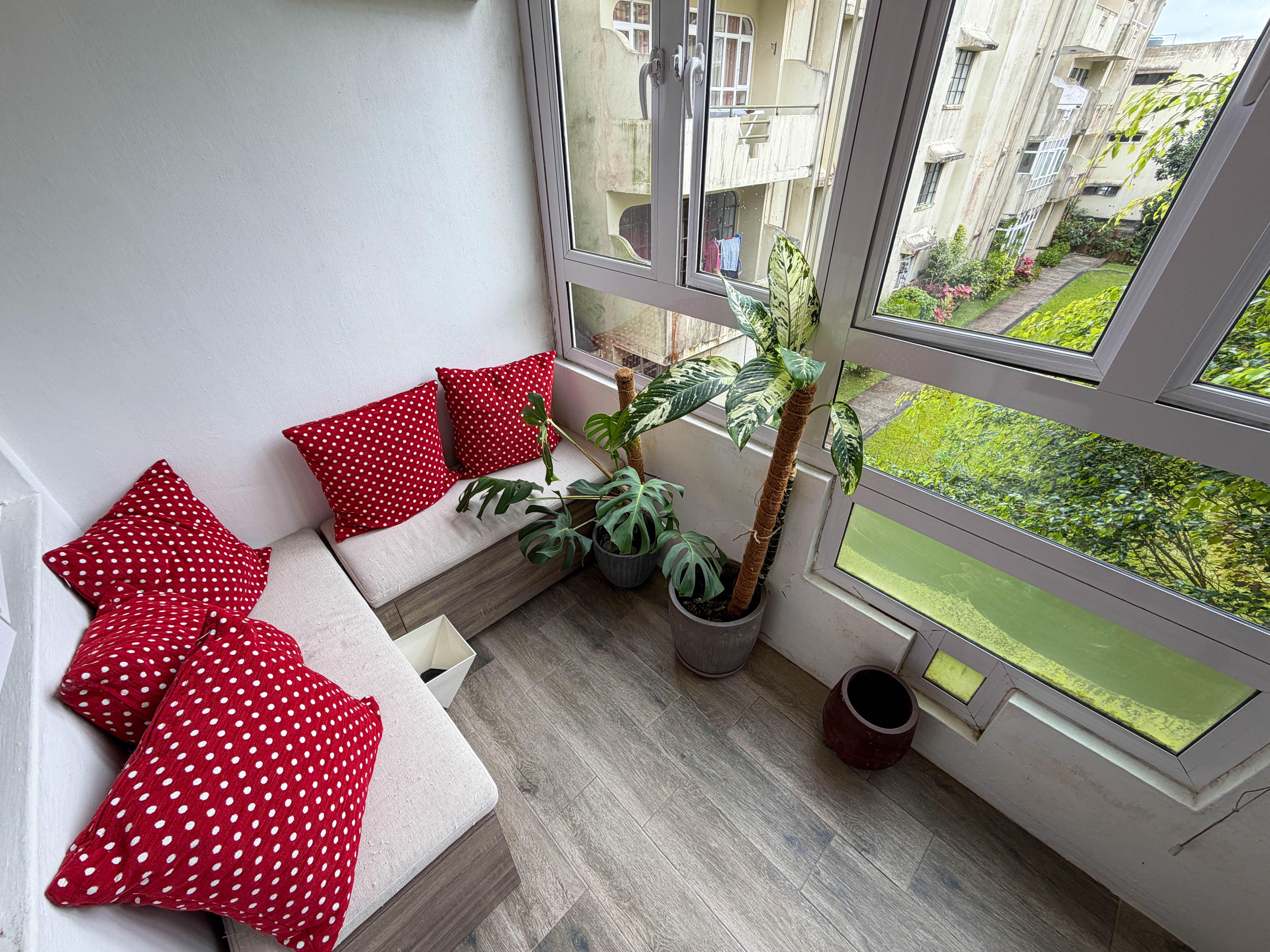 FOR SALE | A RENOVATED 2-BEDROOM APARTMENT OFF LEES AVENUE, CUREPIPE, RS 5M 3