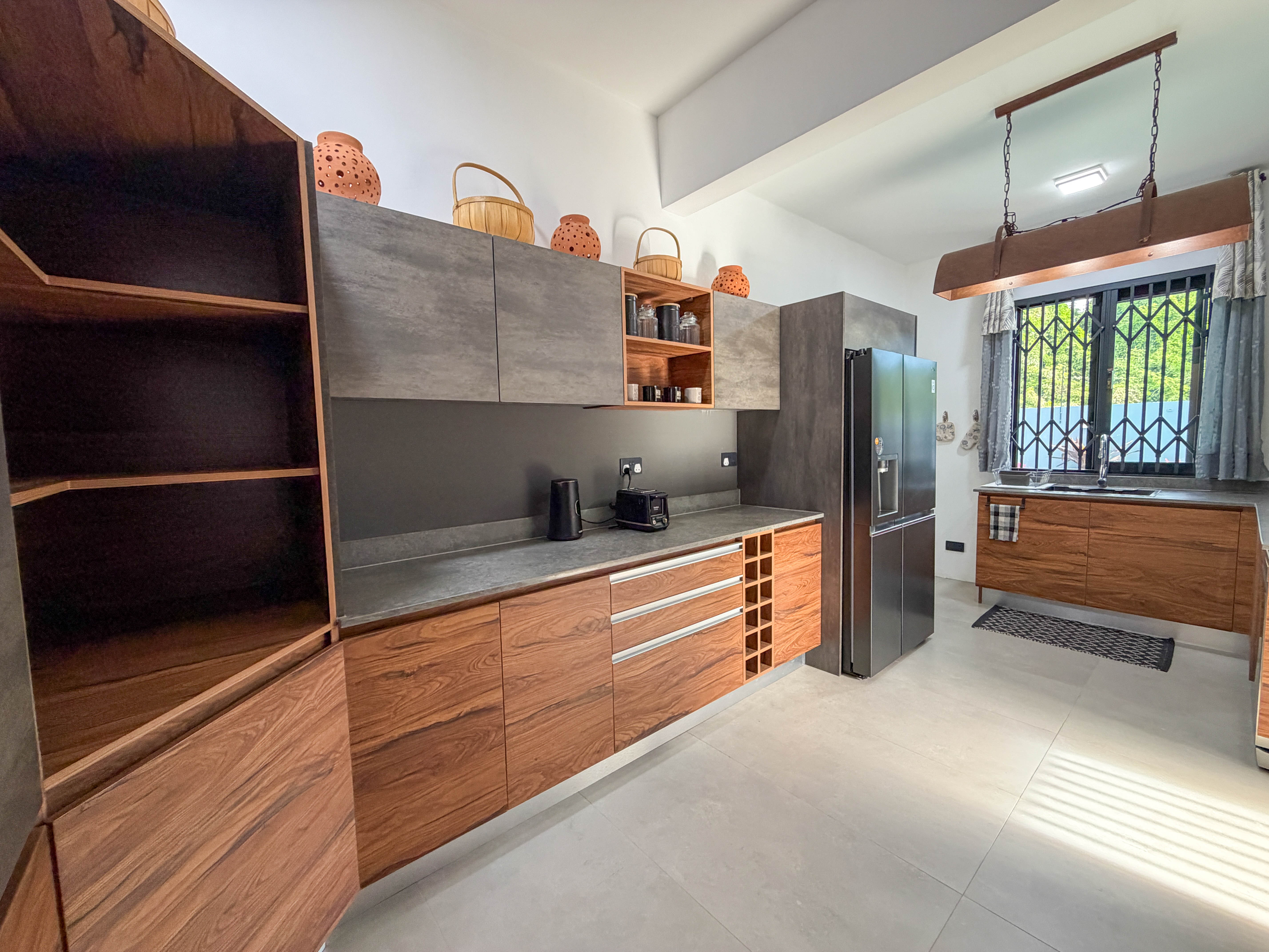FOR RENT - A 300 M² 3-BEDROOM VILLA IN CALODYNE, MINUTES WALK FROM THE BEACH 6