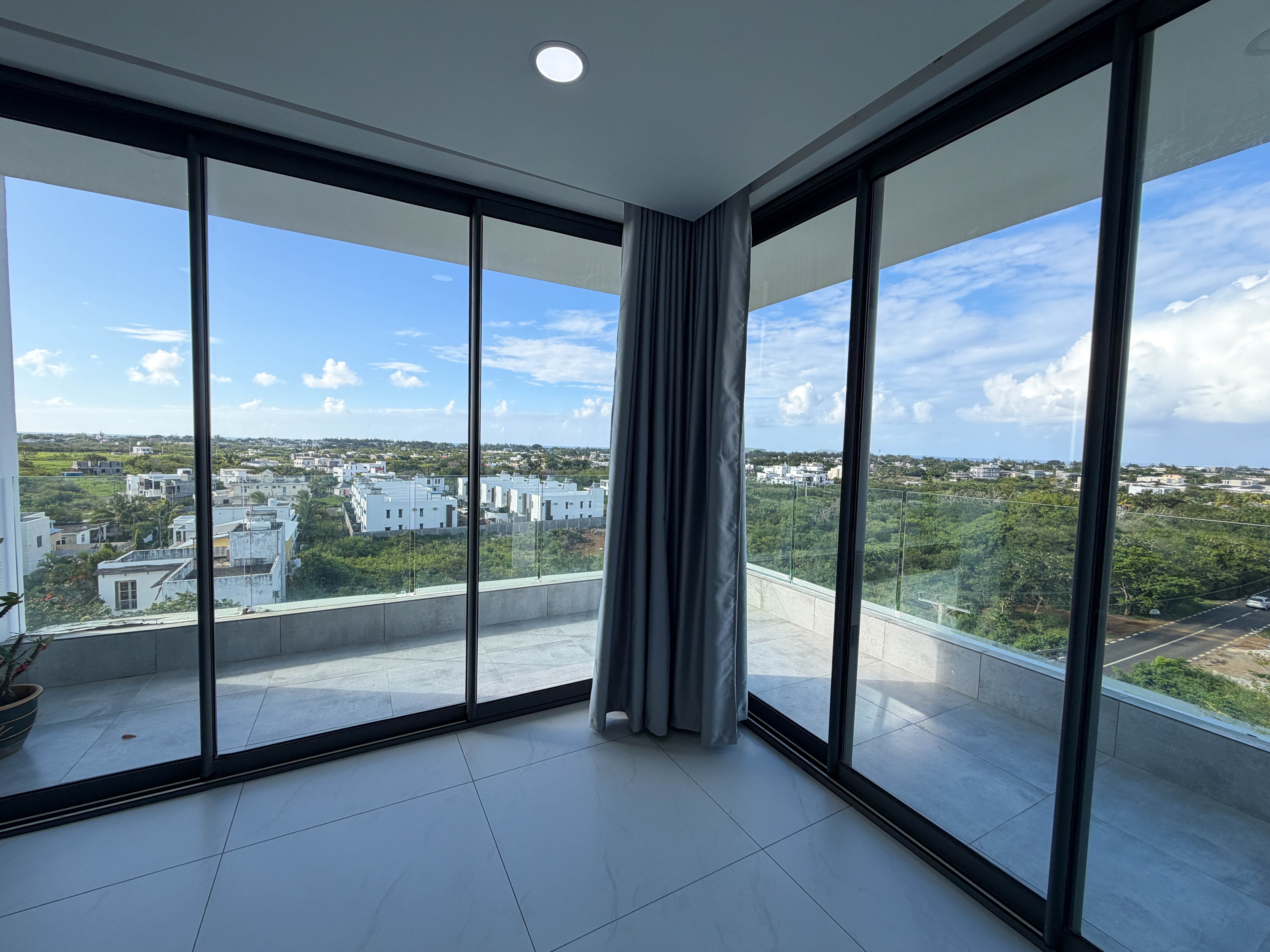FOR RENT - A 3-BEDROOM PENTHOUSE WITH ITS OWN ROOFTOP POOL, GRAND BAY | CAP MALHEUREUX 6